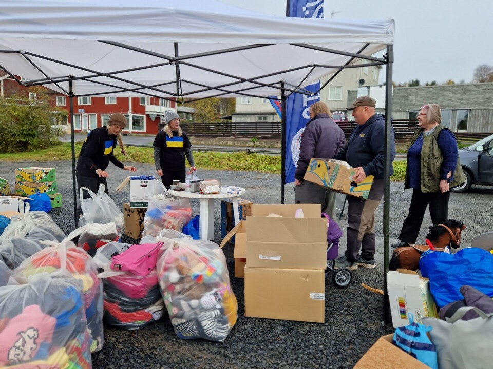 Regnet stoppade inte Mörsilborna från att komma med sina bidrag till Emmas insamling. Regnet stoppade inte Mörsilborna från att komma med sina bidrag till Emmas insamling.