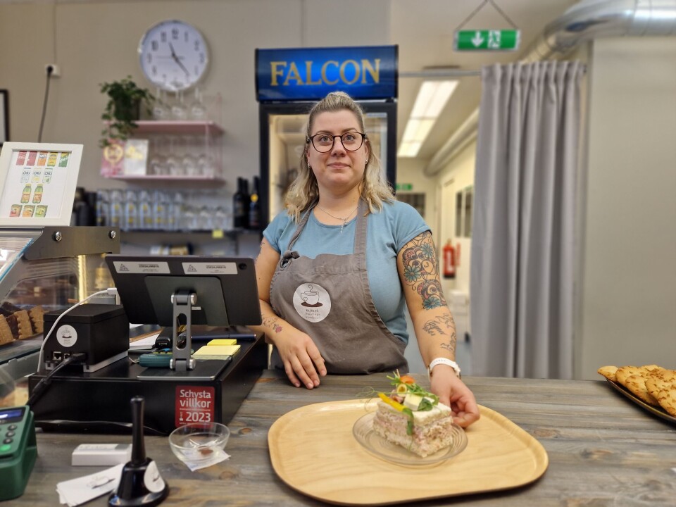 Samtidigt som saker samlades in ute i regnet, blev dagskassan på Sundings Konditori drygt 12000 kronor. Samtidigt som saker samlades in ute i regnet, blev dagskassan på Sundings Konditori drygt 12000 kronor.