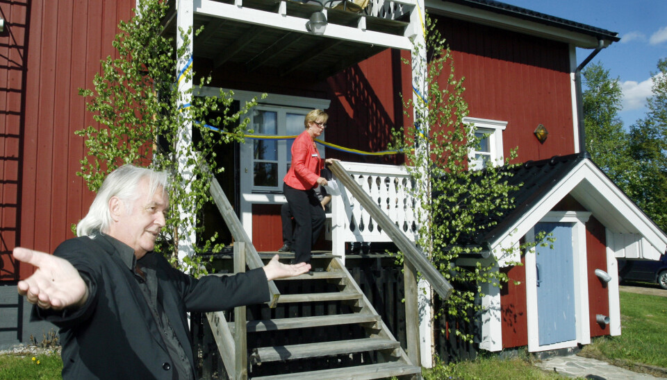 Författaren Henning Mankell donerade 2009 en gård till Stiftelsen Överberg. Nu är den till salu.