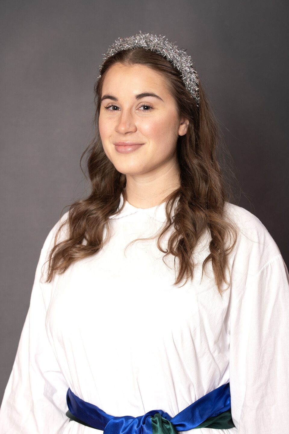 7. Felicia Festin, Östersund. Felicia bor i Torvalla, Östersund. Hon arbetar på ICA Kvantum. Hon är utbildad ekonom vid Lunds universitet. Felicia umgås ofta med familj och vänner och spelar gärna sällskapspel och reser en hel del. Hennes största fritidsintresse är att gå på konserter. 'Jag arbetar även som intervjuledare med blivande au pairer, det är väldigt givande', säger Felicia. En röst på kandidat nr 7 innebär att du stödjer Hjärtebarnsfonden Mitt. Hjärtfel är den vanligaste medfödda sjukdomen. Hjärtebarnsfonden verkar för ett fullgott liv genom stöd, information och påverkan. De arbetar även för att familjen också får ett bra omhändertagande och blir välinformerade