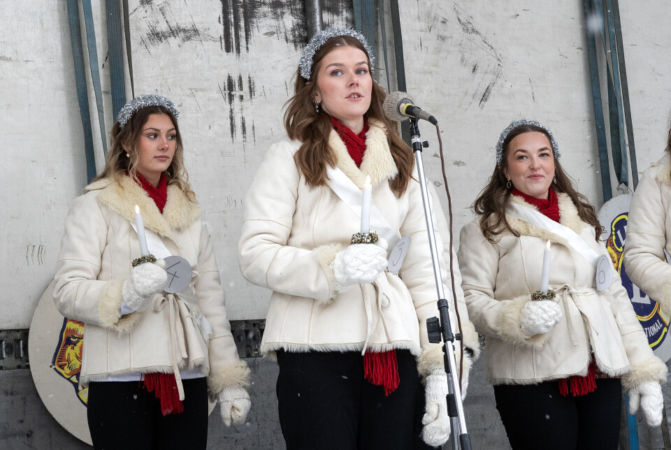 'Det är väldigt skönt att vara inne värmen nu. Det gick ju rätt fort på scenen så det var inte allra värst men jag frös om fötterna', säger Ebba Hemlin, kandidat nummer 3.