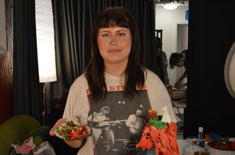 Elsa Hallkvist med två superfina ljusstakar.
