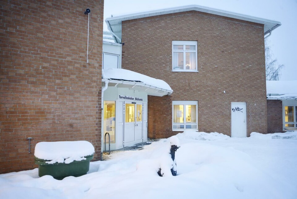 Torvallaskolan stängdes efter den senaste raketskjutningen.