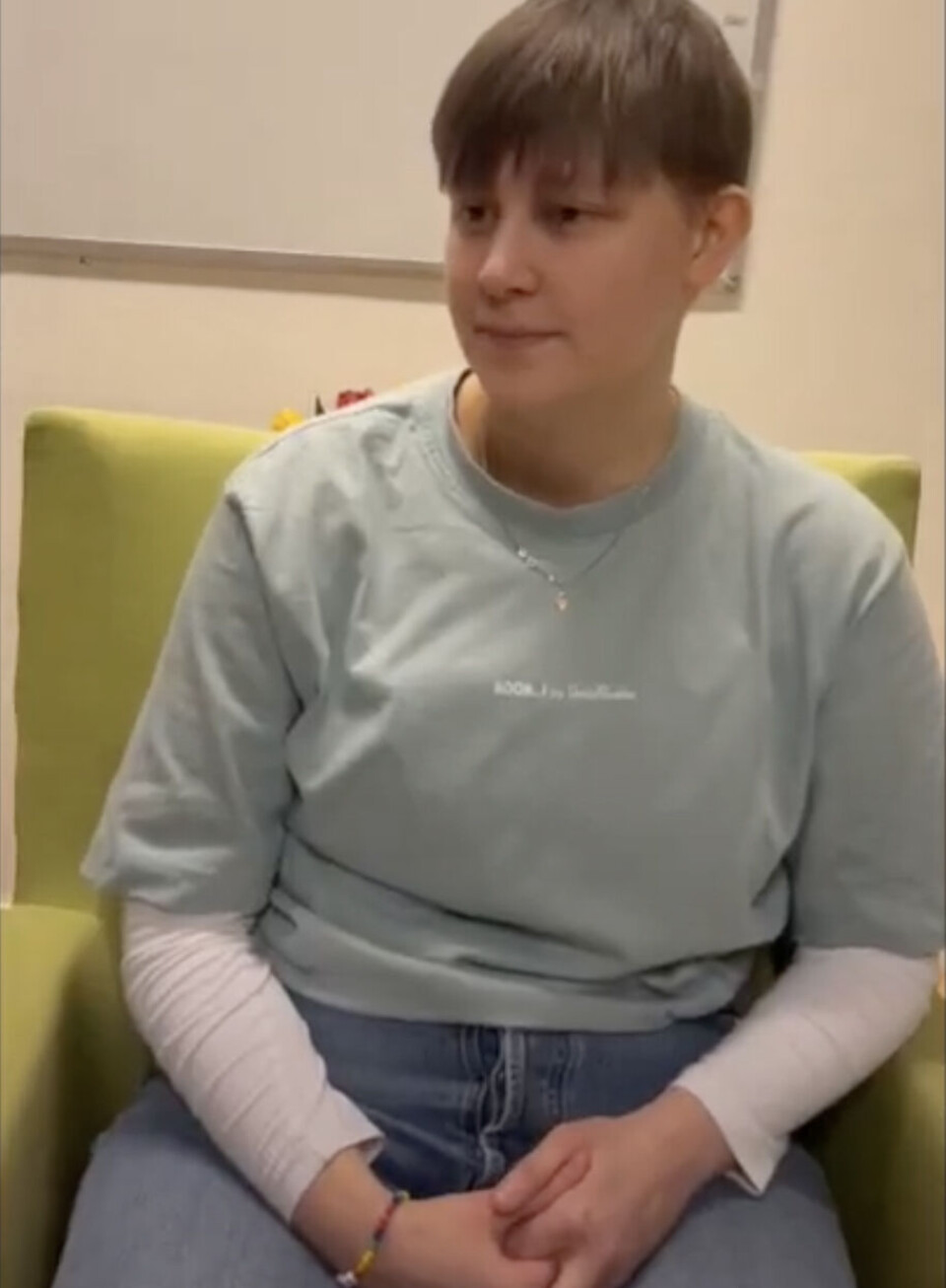 Rebecca jobbar deltid åt Rädda Barnen med blad tjejkvällarna.