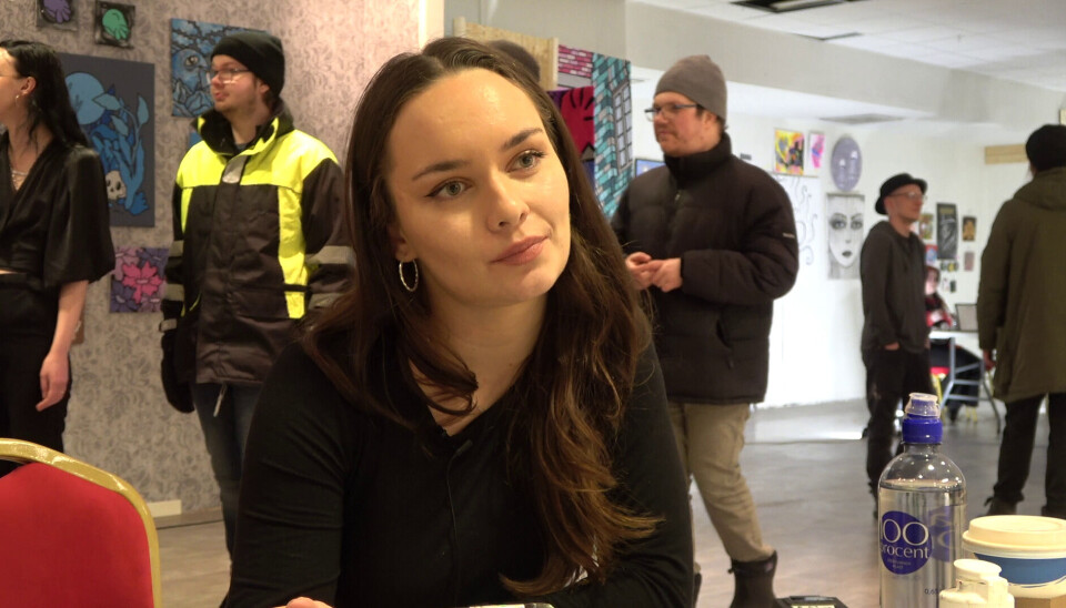 Evelina Söderström, 23, har arrangerat utställningen på kärnan.