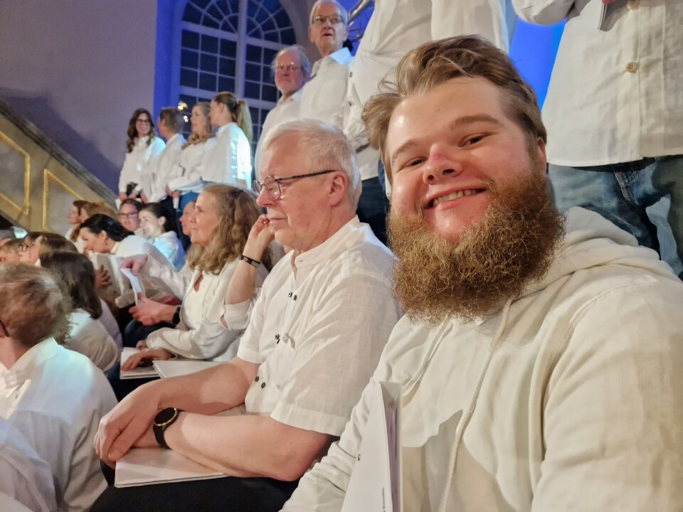 Tenoren Loke, förväntansfull innan konserten drar igång.