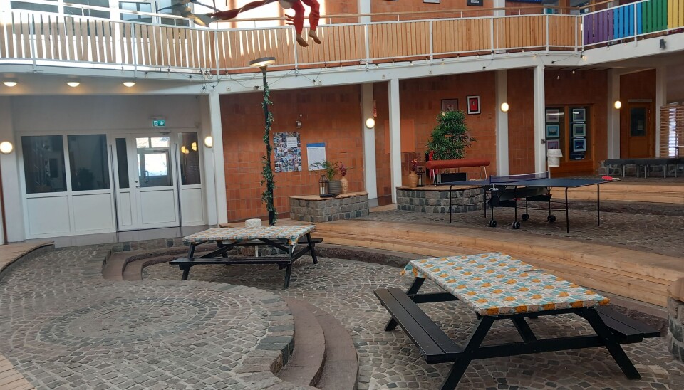 Frukostklubben hålls i ljusgården.
