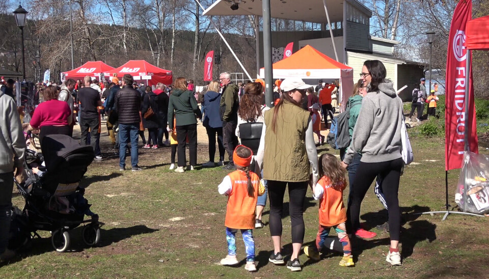 Många barn och föräldrar samlades i Badhusparken för Knatteknatet.