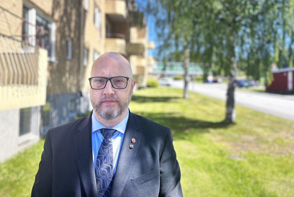 Kommunalrådet Richard Nilsson (S) träffade JT för en intervju vid huset som ska rivas.