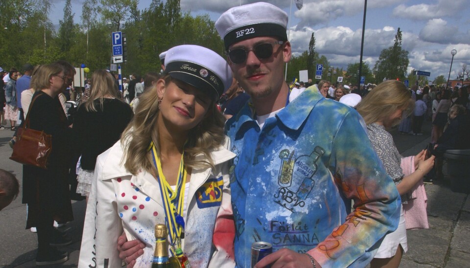 Teresa Wärn och Hugo Edfalk hade hade hunnit byta om till overaller inför flakåkningen.