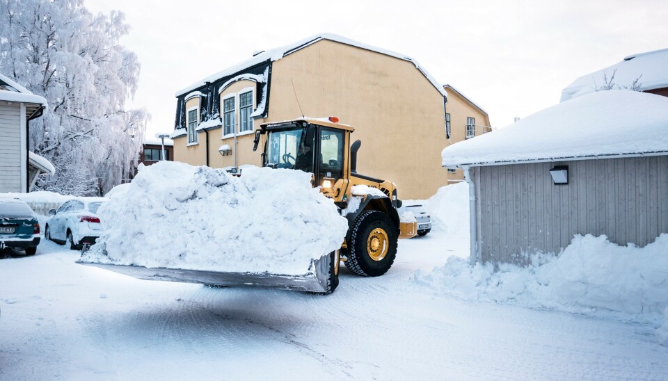 'Nu kan det skickas någon som snöröjt i Lugnvik i fem år till Torvalla, där det ser helt annorlunda ut. Och så sitter man och undrar varför det tar tid', kritiserar en tidigare snöröjare.