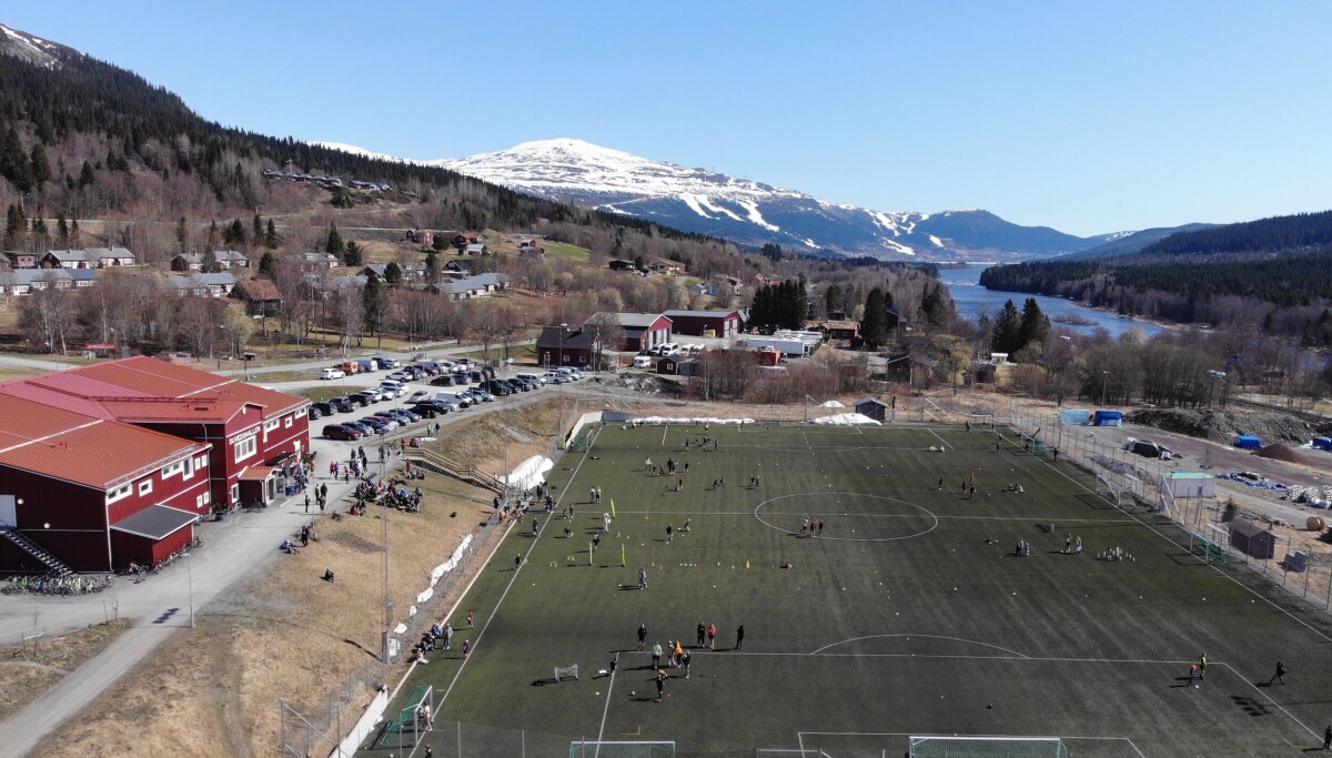 Åres växande fotbollsförening trängs på en enda plan