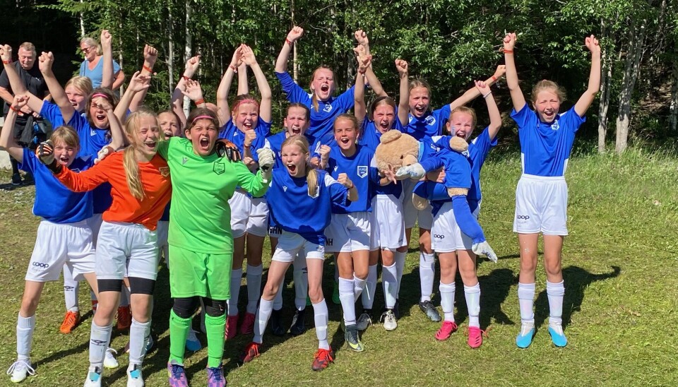 Ett glatt gäng som vunnit i Storsjöcupen. Foto: Arkivbild.