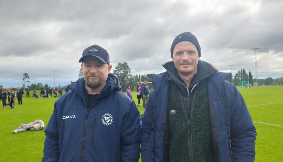 Johnny Krånglin och Anton Nilsson, Offerdals IF, är två av alla ledare som engagerar sig för för de unga fotbollsspelarna.
