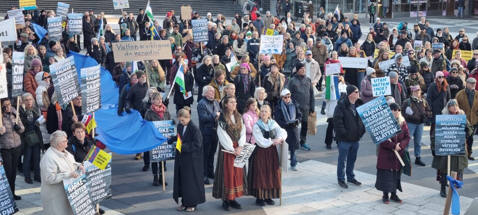Helgens demonstration i Stockholm fyllde en stor del av Sergels torg, men fick ingen uppmärksamhet i riksmedia. Foto Annika Bohman.