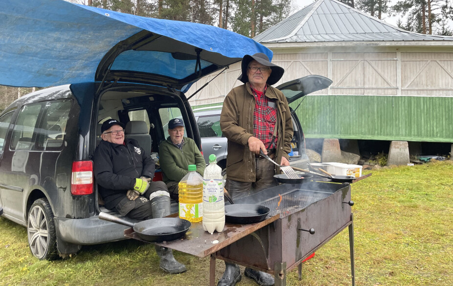 Fårskinn, kaninkött och smycken av älgben