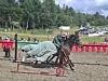 Även på hästarenan flöt helgens aktiviteter på bra. Här deltar Lotta Näslund med Näsuddens Astorya i helgens tornerspel.