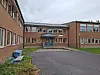 Samtliga partier är överens om att Nyheden är i dåligt skick. Frågan om renovering av 7-9-skolan har dock blivit en fråga som rör skolstrukturen i hela Krokomsområdet. Röstas förslaget om en ny F-9-skola igenom så innebär det att både Hissmoskolan och Kvarnbackskolan läggs ner samt att Dvärsätt blir en F-3-skola. Den totala kostnaden är oklar, vilket oppositionen riktar skarp kritik emot. Nu tas ärendet åter upp efter en minoritetsåterremiss i senaste kommunfullmäktige. Foto: Jenni Andersson.