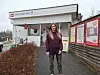 Lena Alde är inte bara handlare. Hon driver dessutom byns camping, är pizzabagare, mjukglassförsäljare, kantarell- och fiskeguide, har ett eget tryckeri och kan snart titulera sig maskodlare. Foto: Jenni Andersson.